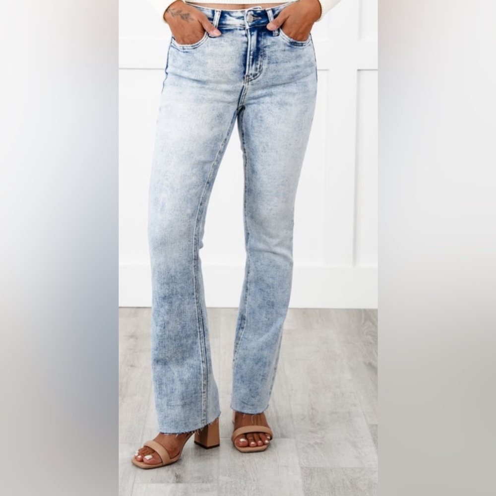Vervet Light Acid Wash Mid Rise Non-Distressed Boot Cut Jeans Run Big
